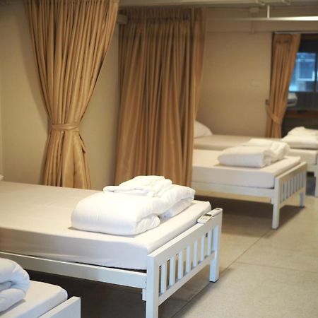 Krung Tone Hostel Bangkok Exterior photo