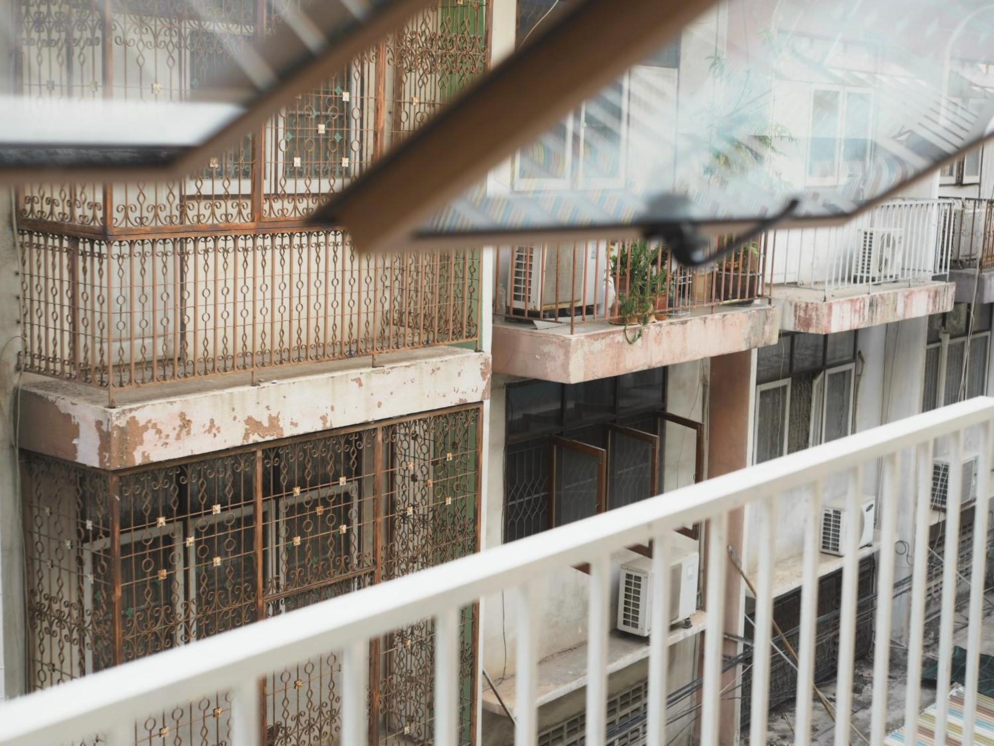 Krung Tone Hostel Bangkok Exterior photo